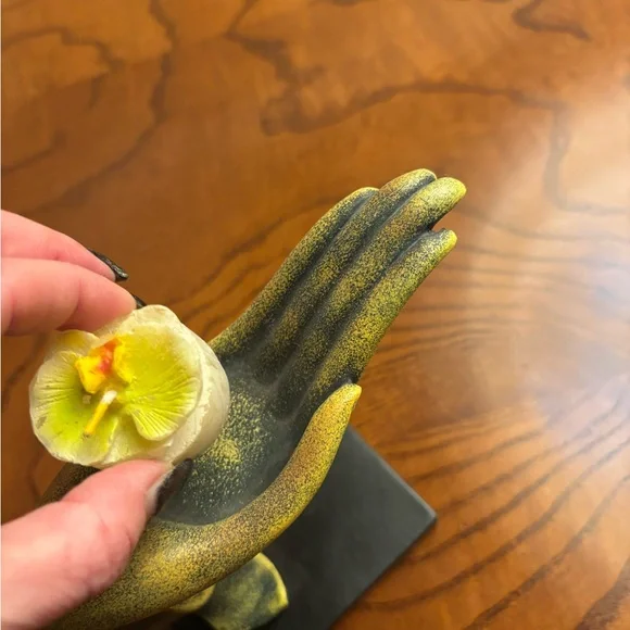 Elegant Hand Sculpture with Candle Holder - Picture 4 of 6